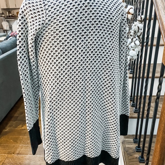 Kensie Black and White Fishnet Pattern Long Sleeve Sweater Cardigan Size Small - Picture 6 of 11